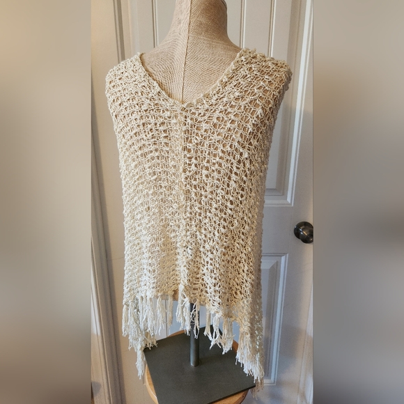 Knitted tassel shawl - Picture 4 of 4
